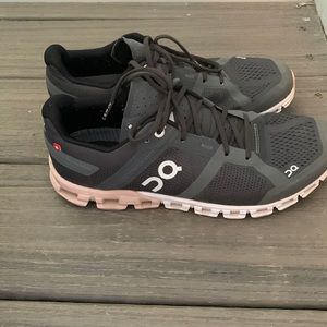 Like new on cloud helion tennis shoes